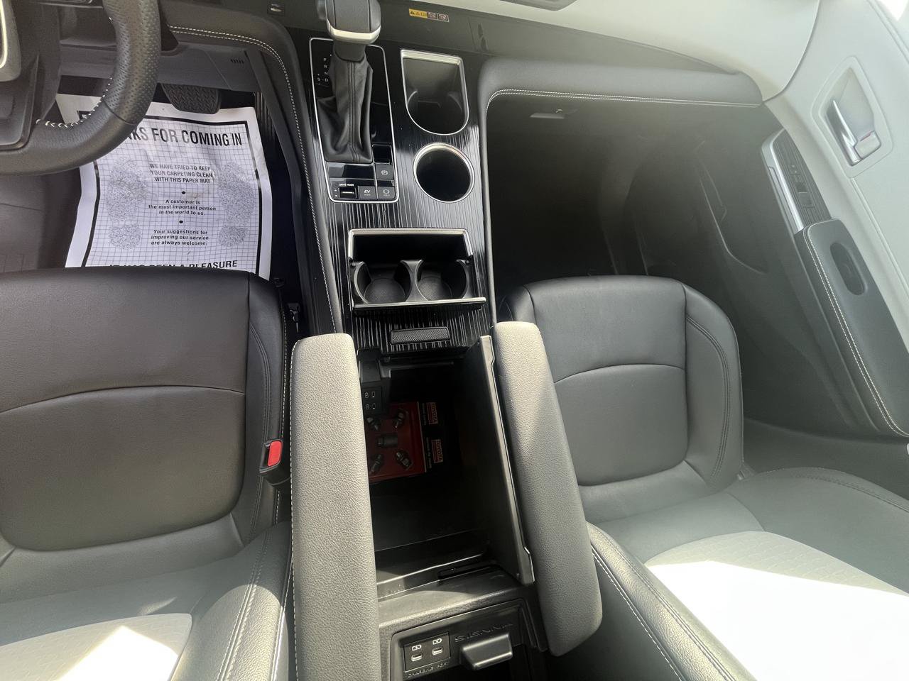 Used 2025 Toyota Sienna XSE AWD/4WD image 21