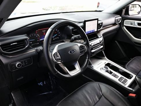 Used 2022 Ford Explorer Limited w/ Equipment Group 301A image 19