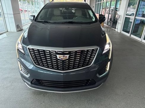 Used 2021 Cadillac XT5 Premium Luxury FWD image 2