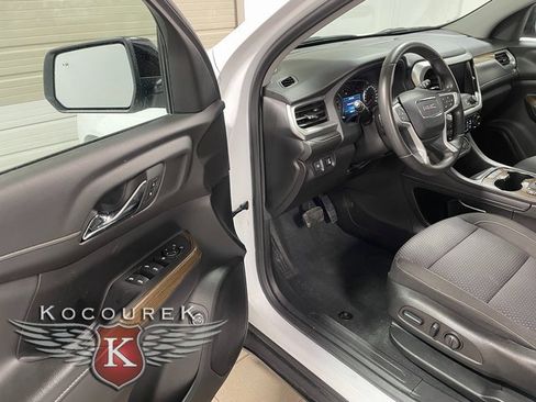 Used 2023 GMC Acadia SLE image 10