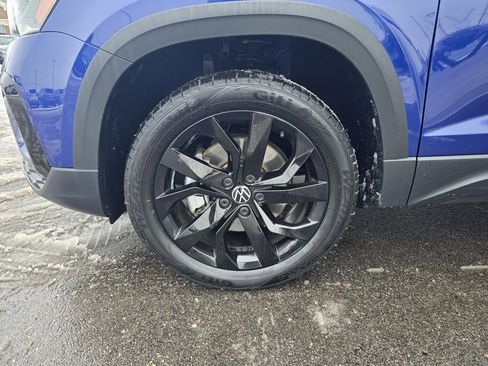 Used 2022 Volkswagen Taos SE w/ Panoramic Sunroof Package image 9