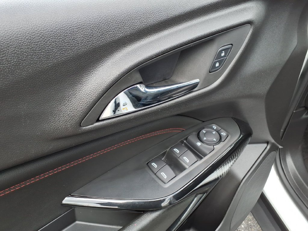 Used 2025 Chevrolet Trax RS w/ Driver Confidence Package FWD image 13