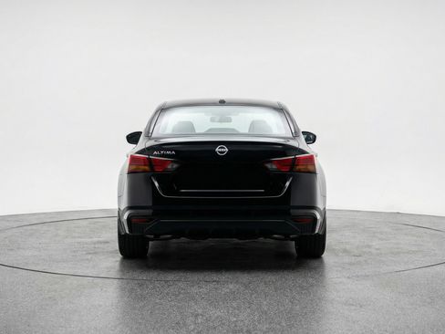Used 2025 Nissan Altima 2.5 SV FWD image 7