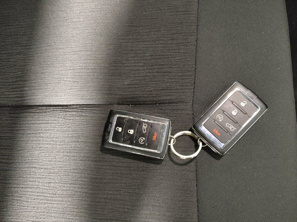 Used 2023 Jeep Grand Cherokee Laredo w/ Luxury Tech Group I AWD/4WD image 32