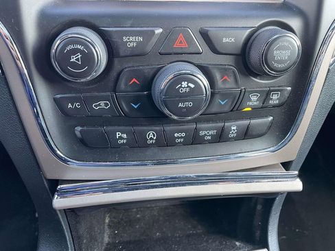 Used 2017 Jeep Grand Cherokee Limited w/ Luxury Group II image 40