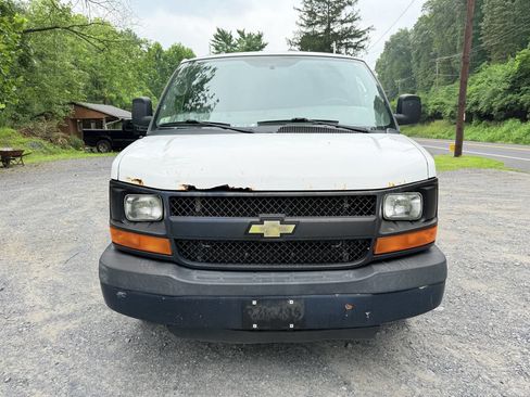 Used 2015 Chevrolet Express 2500 image 2