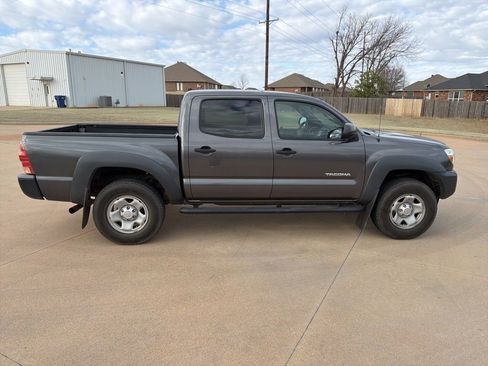 Used 2014 Toyota Tacoma PreRunner w/ Convenience Package image 8
