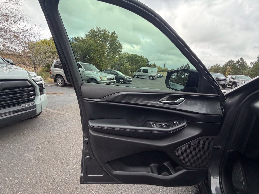 Used 2024 Jeep Grand Cherokee Altitude AWD/4WD image 19