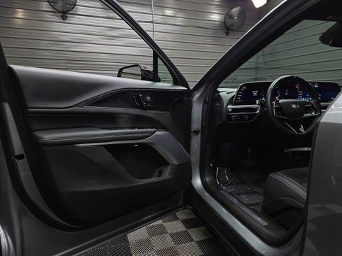 Used 2024 Cadillac Lyriq Sport AWD/4WD image 35