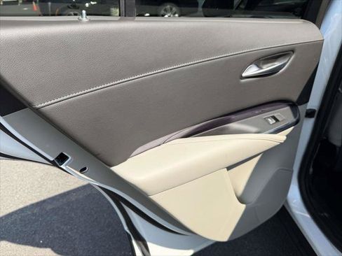 Used 2023 Cadillac XT4 Luxury w/ Cold Weather Package AWD/4WD image 14