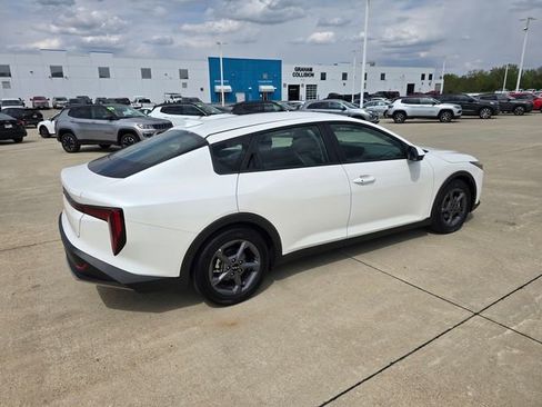 Used 2025 Kia K4 FWD image 14