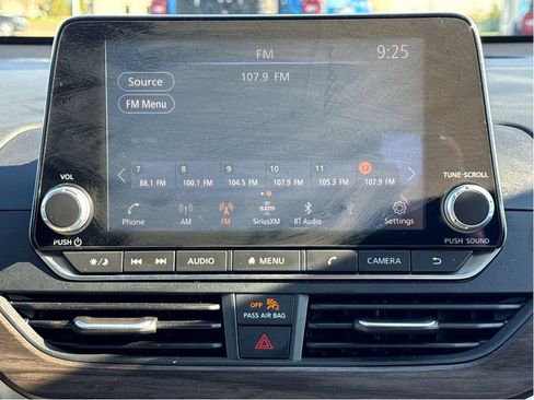 Used 2025 Nissan Altima 2.5 SV FWD image 21