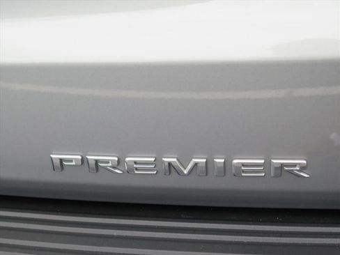 Used 2024 Chevrolet Tahoe Premier AWD/4WD image 5