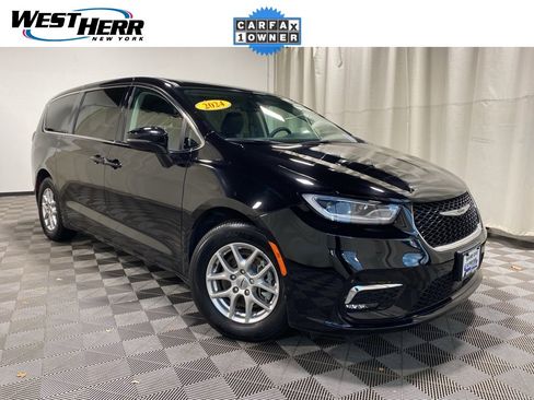 Used 2024 Chrysler Pacifica Touring-L image 1