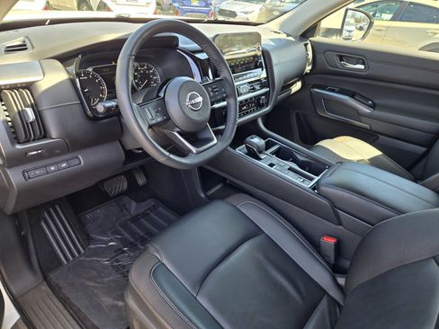 Used 2023 Nissan Pathfinder SL FWD image 10