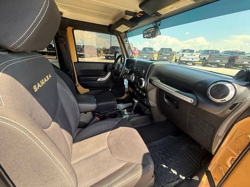 Used 2014 Jeep Wrangler Sahara w/ Connectivity Group AWD/4WD image 19