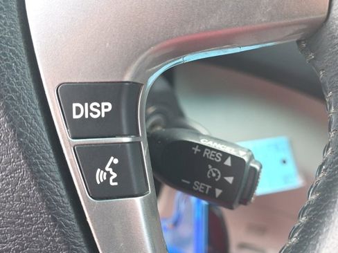 Used 2011 Toyota Highlander SE w/ Tow Pkg image 22