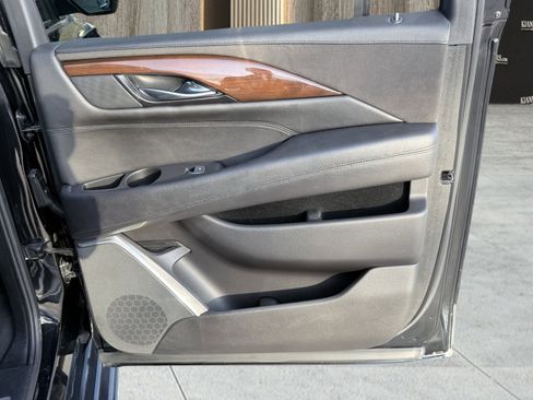 Used 2020 Cadillac Escalade ESV 2WD image 36