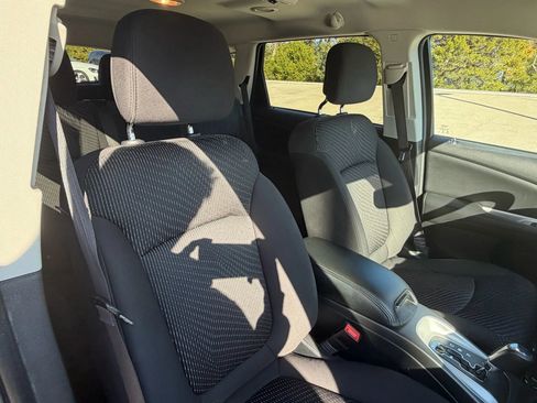 Used 2017 Dodge Journey SE w/ Flexible Seating Group image 48