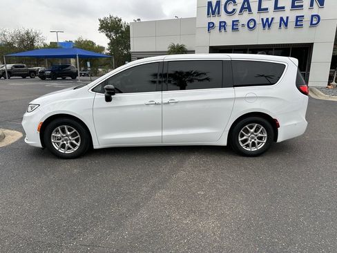 Used 2024 Chrysler Pacifica Touring-L w/ Uconnect Theater Family Group image 3