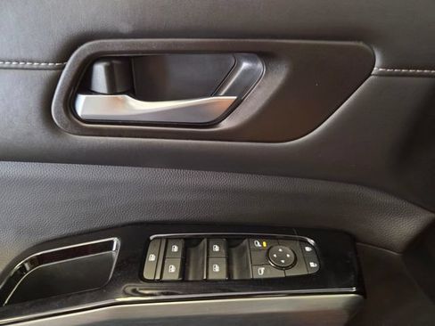 Used 2025 Nissan Pathfinder SL w/ SL Premium Package FWD image 21