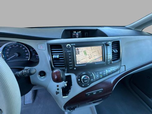 Used 2011 Toyota Sienna XLE w/ XLE Navigation Pkg FWD image 31