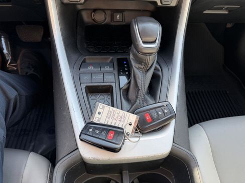 Used 2022 Toyota RAV4 XLE Premium FWD image 12