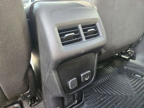 Used 2018 Chevrolet Equinox LT image 28