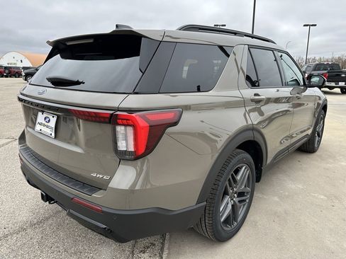 New 2026 Ford Explorer ST-Line w/ ST-Line Street Pack image 5