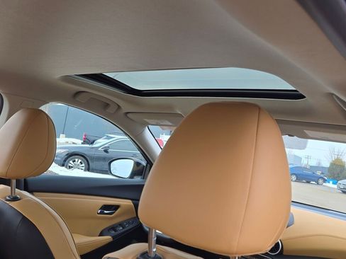 Used 2025 Nissan Sentra SV w/ SV Premium Package image 10