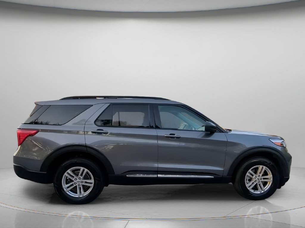 Used 2023 Ford Explorer XLT AWD/4WD image 35