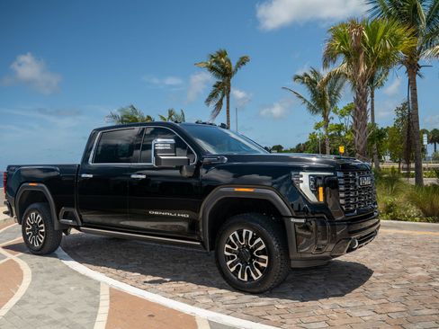 Used 2026 GMC Sierra 2500 Denali Ultimate AWD/4WD image 5