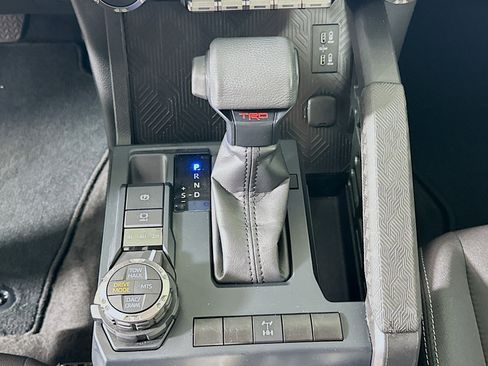 Used 2025 Toyota Tacoma TRD Off-Road image 23