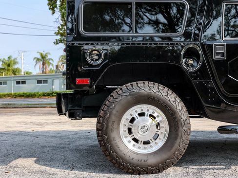 Used 2004 HUMMER H1 4-Door Wagon AWD/4WD image 11