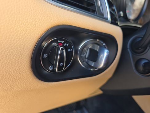 Used 2017 Porsche Macan S image 33