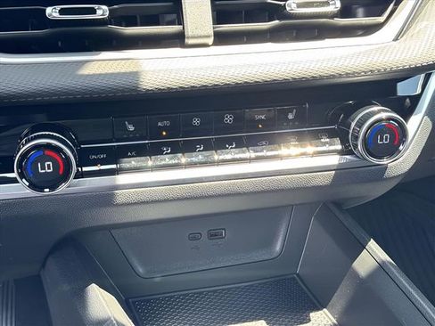 New 2026 Chevrolet Equinox LT w/ Convenience Package II image 9