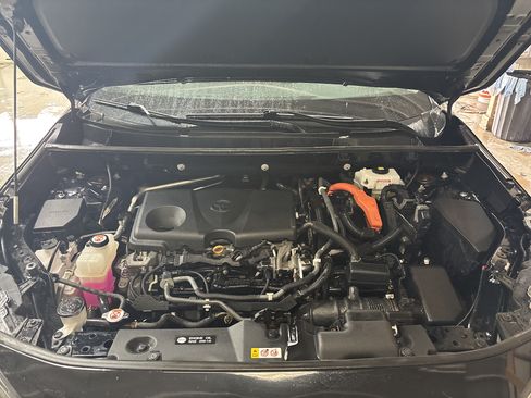 Used 2019 Toyota RAV4 LE AWD/4WD image 10