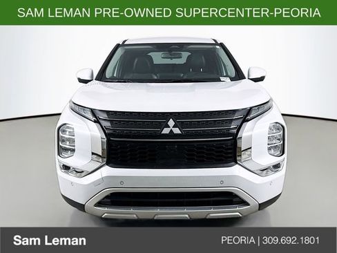 Used 2024 Mitsubishi Outlander SE image 2