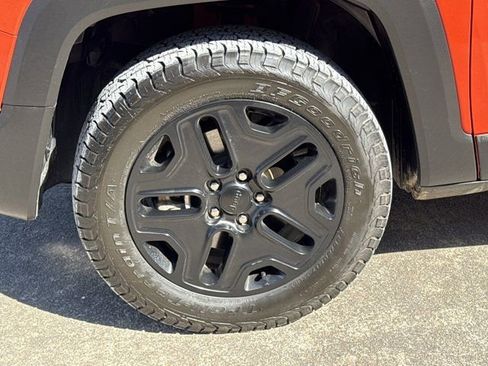 Used 2021 Jeep Renegade Sport image 14