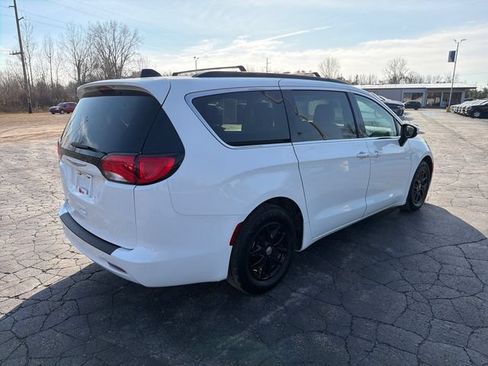 Used 2021 Chrysler Voyager Lxi FWD image 7