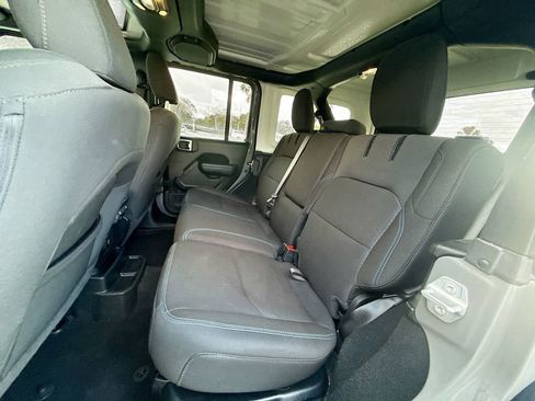 Used 2023 Jeep Wrangler Unlimited Rubicon 4xe w/ Cold Weather Group AWD/4WD image 27