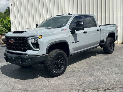 Used 2024 Chevrolet Silverado 2500 ZR2 w/ ZR2 Bison Edition AWD/4WD image 2