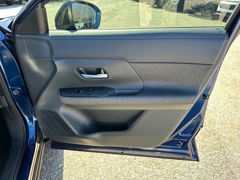 Used 2026 Nissan Kicks SV image 14