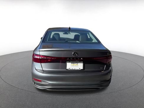 Used 2025 Volkswagen Jetta SE image 12