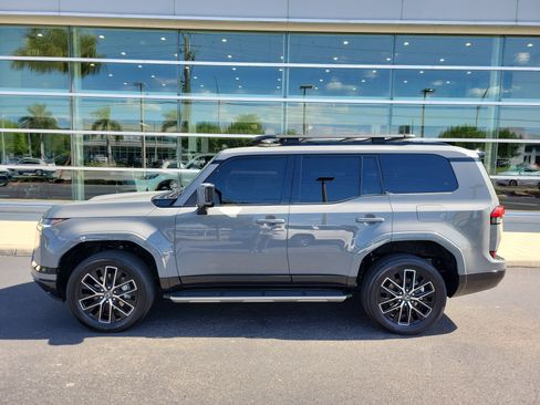 Used 2024 Lexus GX 550 w/ Accessory Package (Z1) AWD/4WD image 7
