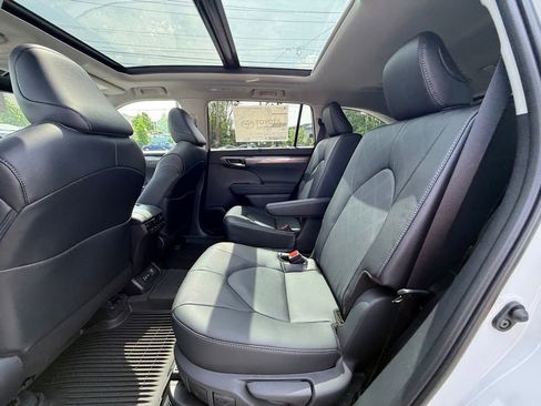 New 2026 Toyota Highlander Platinum AWD/4WD image 15