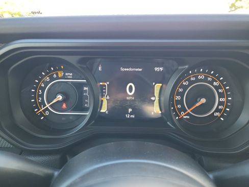 New 2025 Jeep Gladiator Rubicon w/ Convenience Group image 11