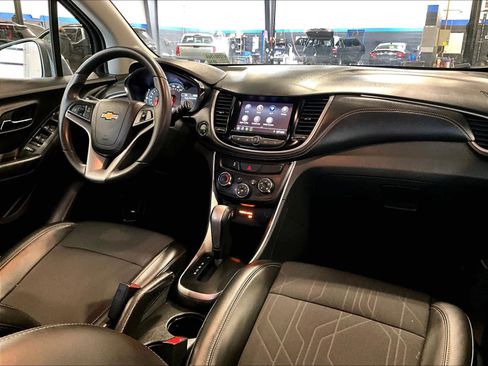 Used 2022 Chevrolet Trax LT w/ LT Convenience Package image 14