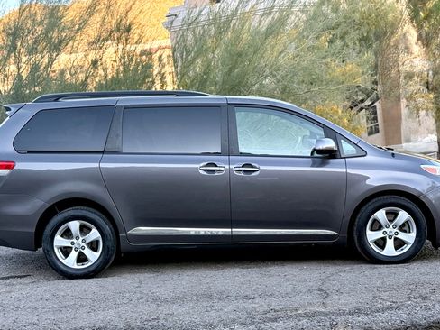 Used 2014 Toyota Sienna LE image 8