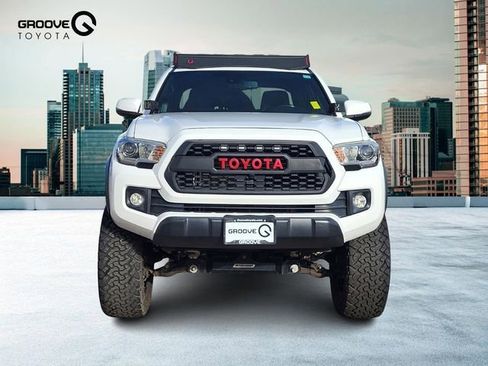 Used 2018 Toyota Tacoma TRD Off-Road image 10